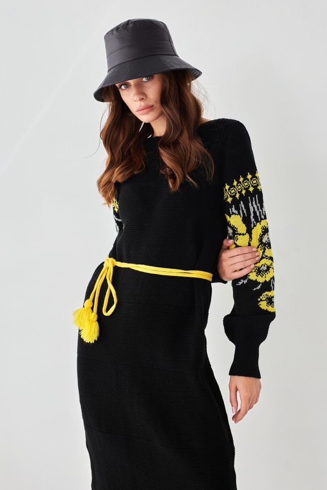 В'язана сукня - вишиванка з квітами «Незламна» (чорний, жовтий, сірий)